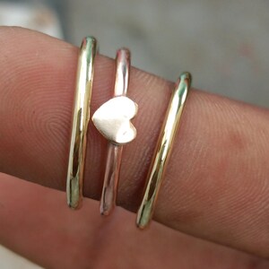 Ensemble de bagues empilables en forme de cœur en cuivre et laiton faites à la main, bijoux bohèmes minimalistes