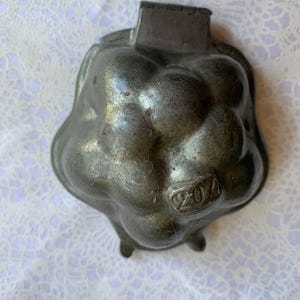 Vintage Pewter Chocolate Candy Mold - Daffodil