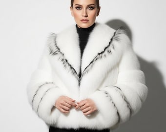 Veste de luxe en fourrure de renard blanc avec reflets noirs naturels — couture faite main