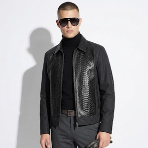 メンズ ブラック ボンバージャケット | 本物のパイソンスキンパネル | 高級アウターウェア