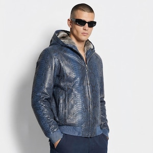 Blaue und grüne Python-Bomberjacke - Rex-Kaninchen-Pelz gefütterter Kapuze aus exotischem Leder