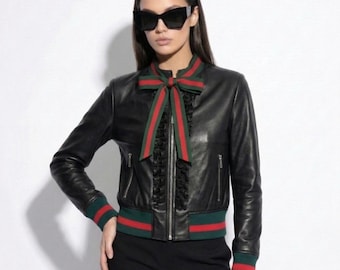 Blouson aviateur en cuir à volants et ruban nœud papillon - Bordure à rayures rouges et vertes