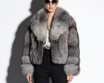 Manteau en fourrure de renard gris givré fait main : veste de luxe pour femme