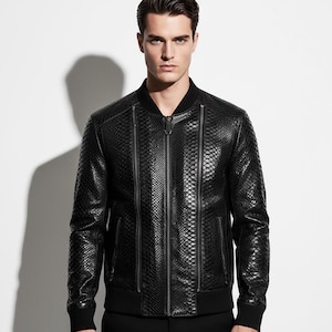 Giubbotto bomber nero da uomo in vera pelle di pitone, fatto a mano su misura