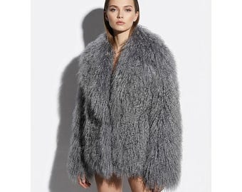 Veste grise en fourrure d'agneau de Wonglie de luxe | Manteau d'hiver tibétain naturel gris à poils longs en peau de mouton bouclée