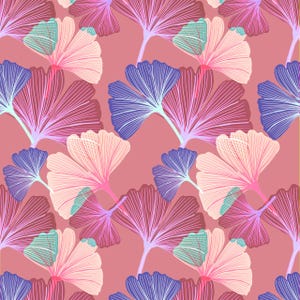 Könnte beinhalten: Ein nahtloses Muster mit überlappenden Ginkgoblättern in Rosa-, Lila- und Blautönen auf einem hellrosa Hintergrund.