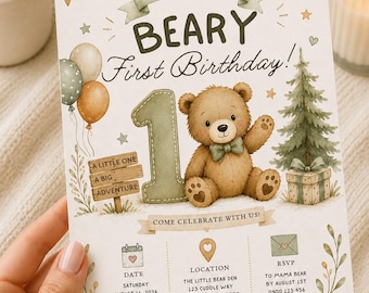 Può includere: Un biglietto d'invito di compleanno rettangolare con un'illustrazione ad acquerello di un orsacchiotto marrone, un grande numero uno verde, un abete e palloncini. Il testo recita: PLEASE JOIN US FOR A BEARY First Birthday! A LITTLE ONE A BIG ADVENTURE, e i dettagli dell'evento.
