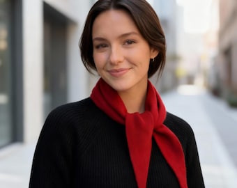 Sciarpa triangolare in lana fatta a mano / Scialle bandana lavorato a maglia, scialle invernale boho