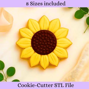 Puede incluir: Un cortador de galletas con forma de girasol con pétalos amarillos y un centro marrón. La imagen incluye el texto "8 Sizes included" y "Cookie-Cutter STL File". El cortador es probablemente para hornear o manualidades.