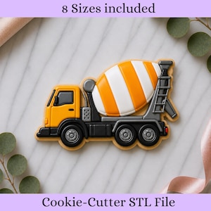 Puede incluir: Un cortador de galletas con forma de camión hormigonera con cabina amarilla, chasis gris y tambor giratorio con rayas naranjas y blancas. El texto 8 Sizes included y Cookie-Cutter STL File es visible en la imagen.