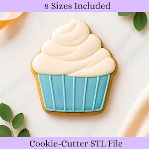 Puede incluir: Un archivo STL de cortador de galletas con forma de cupcake que incluye 8 tamaños. El diseño presenta una base estriada de color azul claro y una cobertura blanca lisa en espiral. El cortador tiene un borde color canela y es muy visible.