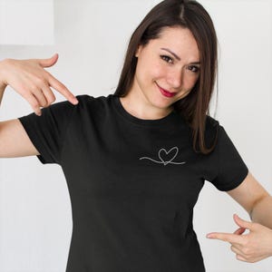 Camiseta de algodón teñida en prenda con corazón / Camiseta de corte relajado de tejido grueso