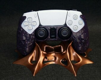 Controller aging for PS5 & Xbox: Organic design in an alien look