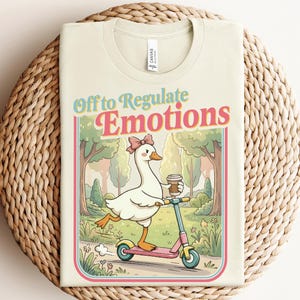 Puede incluir: Un juego de tres tazas de cerámica con un acabado mate moteado. Las tazas son en tonos crema, gris claro y gris oscuro. Cada taza tiene un diseño simple y minimalista y un asa redondeada.