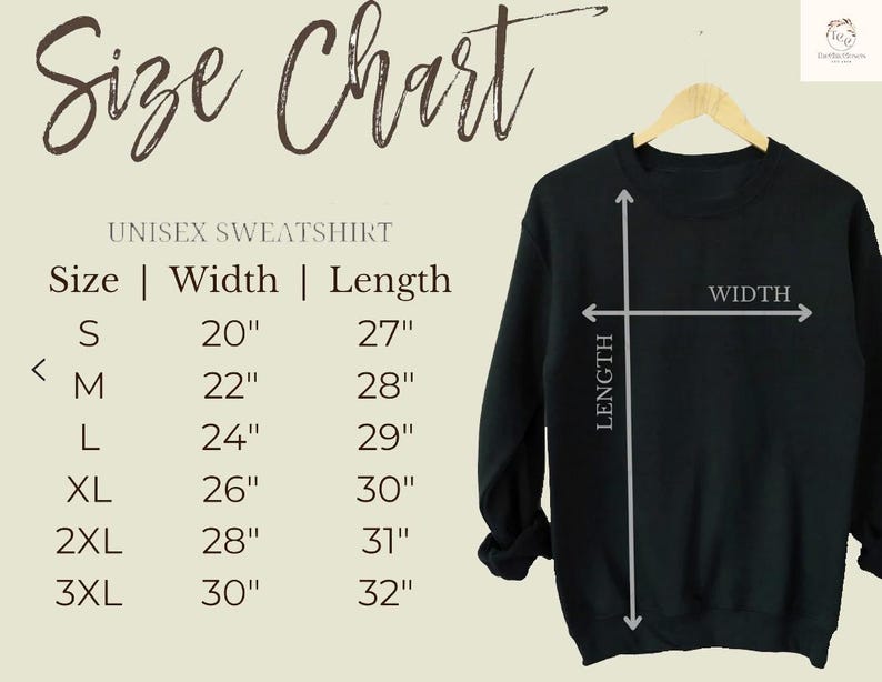 Puede incluir: Una sudadera unisex negra cuelga de una percha de madera, con una tabla de tallas a la izquierda. La tabla enumera las tallas S a 3XL, con las medidas de ancho y largo en pulgadas. El texto "UNISEX SWEATSHIRT" est&aacute; encima de la tabla.