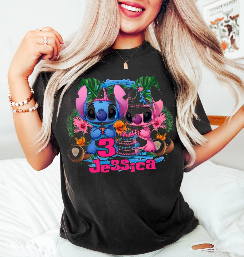 Camiseta de Disney Lilo & Stitch (película de 2026), camiseta floral de cumpleaños, camiseta de cumpleaños de Disney Stitch Angel, regalo para cumpleañera, camiseta a juego de Disneyland. imagen 3