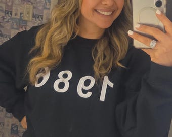 1986 embroidered crewneck