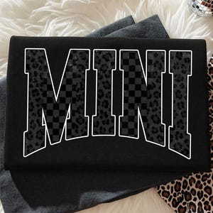 Mini PNG, svart leopardrutig mini PNG, Varsity mini-tröja design, mamma och mini sublimering PNG