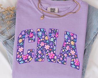 Diseño de camiseta CNA PNG Floral Primavera, Regalo para Auxiliar de Enfermería Certificado, Agradecimiento a Enfermeras, Descarga instantánea por sublimación de flores