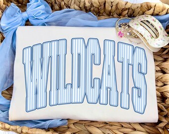 Wildcats PNG, blårandig Wildcats maskot PNG, Varsity School Spirit-tröjadesign, laganda, sublimering av matchdagssporter PNG