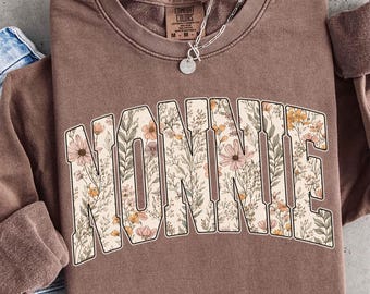 Nonnie PNG、花柄の野花Nonnieシャツデザイン、母の日Nonnieギフト、ボヘミアン風バーシティおばあちゃんグラフィック、昇華ファイル、即時ダウンロード