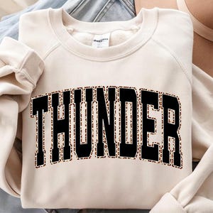 Thunder png, luipaard varsity Thunder-shirt png, schoolgeestmascotte, teamontwerp wedstrijd, sublimatie png