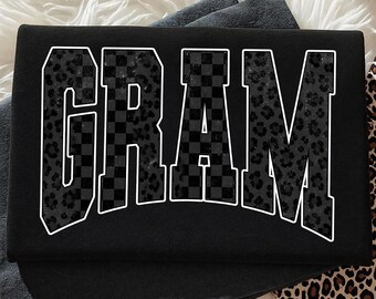 Gramme PNG, léopard noir damier Gramme PNG, chemise université Gramme Design, sublimation grand-mère en détresse PNG