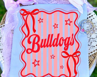 Bulldogs PNG, kokett rosettrandig bulldogsmaskot PNG, skolanda, laganda, matchdagströjadesign, sportlagssublimering PNG
