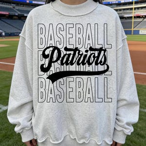 PNG de jogadores de beisebol do Patriots, design de camiseta com mascote do time de beisebol Patriots em estilo cursivo PNG, PNG para sublimação em dia de jogo de beisebol