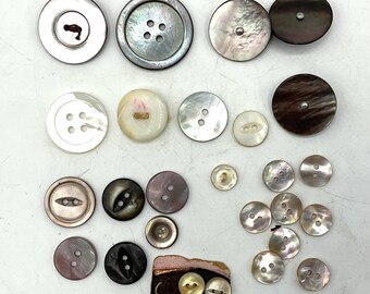 Lot: Vintage Mother of Pearl Buttons 30 pieces