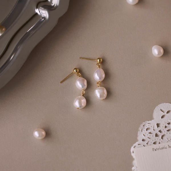 Pendientes de perlas barrocas naturales, delicados pendientes colgantes de perlas de agua dulce, pendientes de novia, pendientes de boda, regalo para damas de honor, regalo para el Día de la Madre