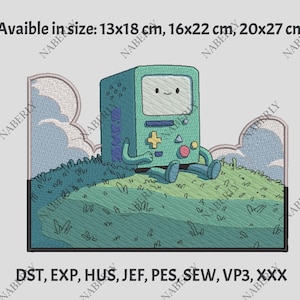 Op de afbeelding: Geborduurd ontwerp met een teal-kleurig cartoonfiguur dat op een grasheuvel zit. Het figuur heeft een rechthoekig lichaam met een scherm en knoppen. Het ontwerp is omlijst door gestileerde wolken en gras. Verkrijgbaar in 13x18 cm, 16x22 cm en 20x27 cm.