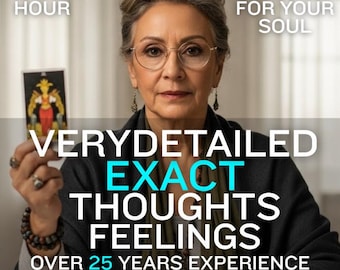 Op de afbeelding: Een afbeelding van een vrouw die een tarotkaart vasthoudt. De tekst op de afbeelding luidt "VERYDETAILED EXACT THOUGHTS FEELINGS" en "OVER 25 YEARS EXPERIENCE". Er staat ook "LIFE LOVE DESTINY" en "WRITTEN FOR YOUR SOUL".