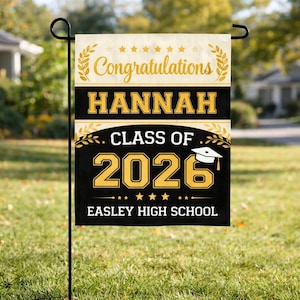 Puede incluir: Un juego de tres tazas de cerámica con acabado mate moteado. Las tazas son de color crema, gris claro y gris oscuro. Cada taza tiene un diseño simple y minimalista.