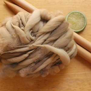 Bulky Art Yarn, handspun thick and thin yarn wool, curly yarn for knitting, tan yarn, light brown yarn, hand dyed merino yarn, lockspun yarn