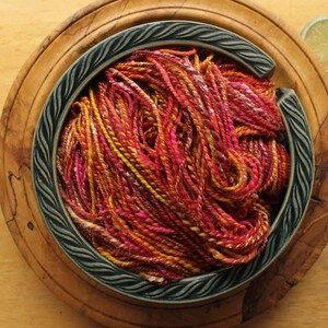 Fil rouge et jaune, fil de soie mérinos, filé main, fil peignée peignée, fil rose fuchsia, cadeau tricot, crochet de fil de mousseline de soie, fil de luxe image 6