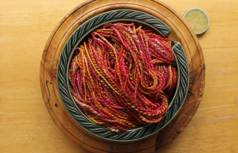 Fil rouge et jaune, fil de soie mérinos, filé main, fil peignée peignée, fil rose fuchsia, cadeau tricot, crochet de fil de mousseline de soie, fil de luxe image 6