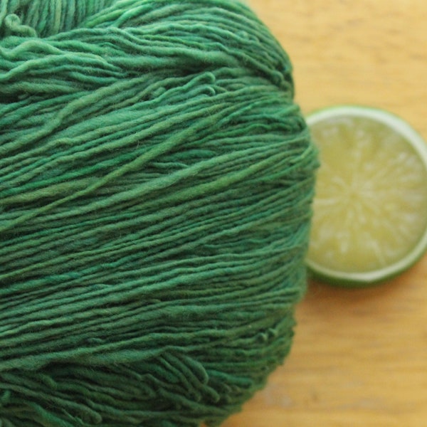 Emerald Green Yarn, Hand Dyed Merino Wool Yarn, Handspun Yarn, Fingeringweight Yarn, Knitting Wool, Crochet Yarn, Shawl Yarn, Handmade Yarn