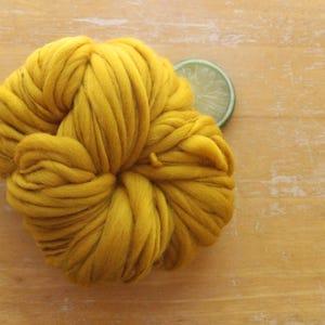 Handgesponnenes Garn, Merino-Wolle, dickes dünnes Garn, dicke Wolle, dicke Wolle, dicke Wolle, dicke Wolle, dicke Wolle, 100% Wolle, handgesponnenes Garn, Goldgarn