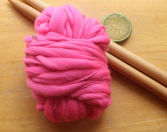 Rosa Garn, dickes und dünnes Garn, handgesponnenes sperriges Garn, Geschenk für Stricker, klobiges Häkelgarn, Webgarn, Neongarn, Merinogarn, flauschiges Garn