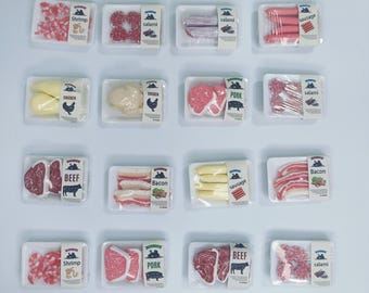 Handgemaakt poppenhuisvoedsel op schaal 1/12: realistisch kleivlees