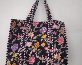 Gewatteerde draagtas met bloemenblokprint: boho-schoudertas voor damesreistassen