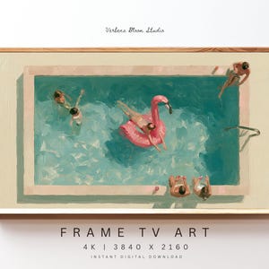 Op de afbeelding: Een ingelijste digitale kunstprint toont een zwembadscène met mensen die zwemmen en ontspannen. Een grote roze flamingo-drijver bevindt zich in het turquoise water. Het kunstwerk heeft een lichtbeige rand en de tekst "FRAME TV ART" onderaan.