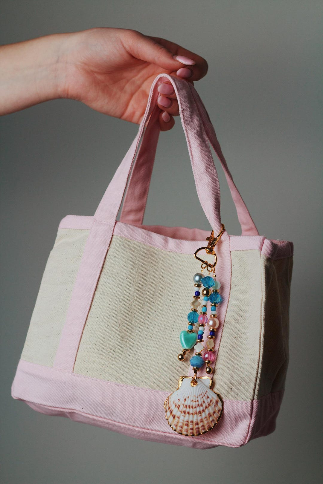 Handmade Beaded Shell Bag Charm | Glass Beads & Gold Seashell Charm ...