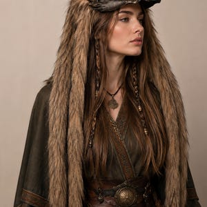 Halloween Viking Varg Huvudbonad, Nordisk Maskeradkostym med Fuskpäls, LARP Ren Faire Cosplay Varulvshjälm