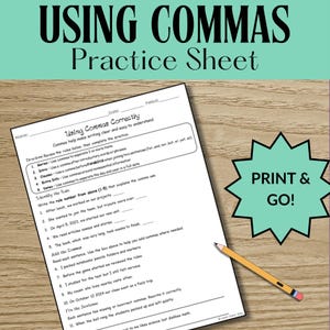 Pode incluir: Uma folha de exercícios intitulada "Using Commas Practice Sheet" com instruções e exercícios para praticar o uso de vírgulas. A folha inclui perguntas de preenchimento e uma seção para identificar as regras das vírgulas. Um lápis e um adesivo "Print & Go!" também são visíveis.