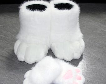 Ensemble de pattes entièrement blanches : chaussures d'extérieur en fourrure faites à la main, gants pattes de chat