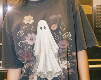 Maglietta con fantasma botanico, maglietta di Halloween in stile cottagecore, comoda maglietta autunnale con fiori selvatici, regalo per la stagione spettrale con colori confortevoli