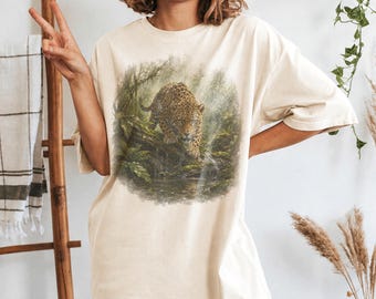 Maglietta con giaguaro nella foresta pluviale, maglietta vintage con leopardo nella giungla, maglietta retrò con grafica di grandi felini, regalo a tema animali Comfort Colors