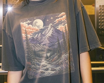 Maglietta Boho Moonlit Wilderness, maglietta estetica con animali selvatici, t-shirt retrò per attività all'aperto, top con grafica di montagna e natura, colori comodi, regalo per escursionisti